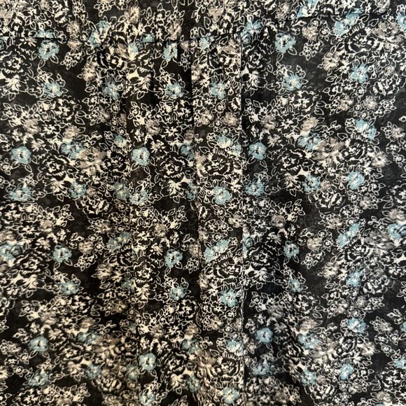 Torrid Size 1 Black Floral Sheer V-Neck Button-Up Top with Ruffle Front EUC Boho - Picture 8 of 8